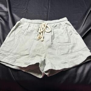 Wishlist WOMENS light green shorts. Size S